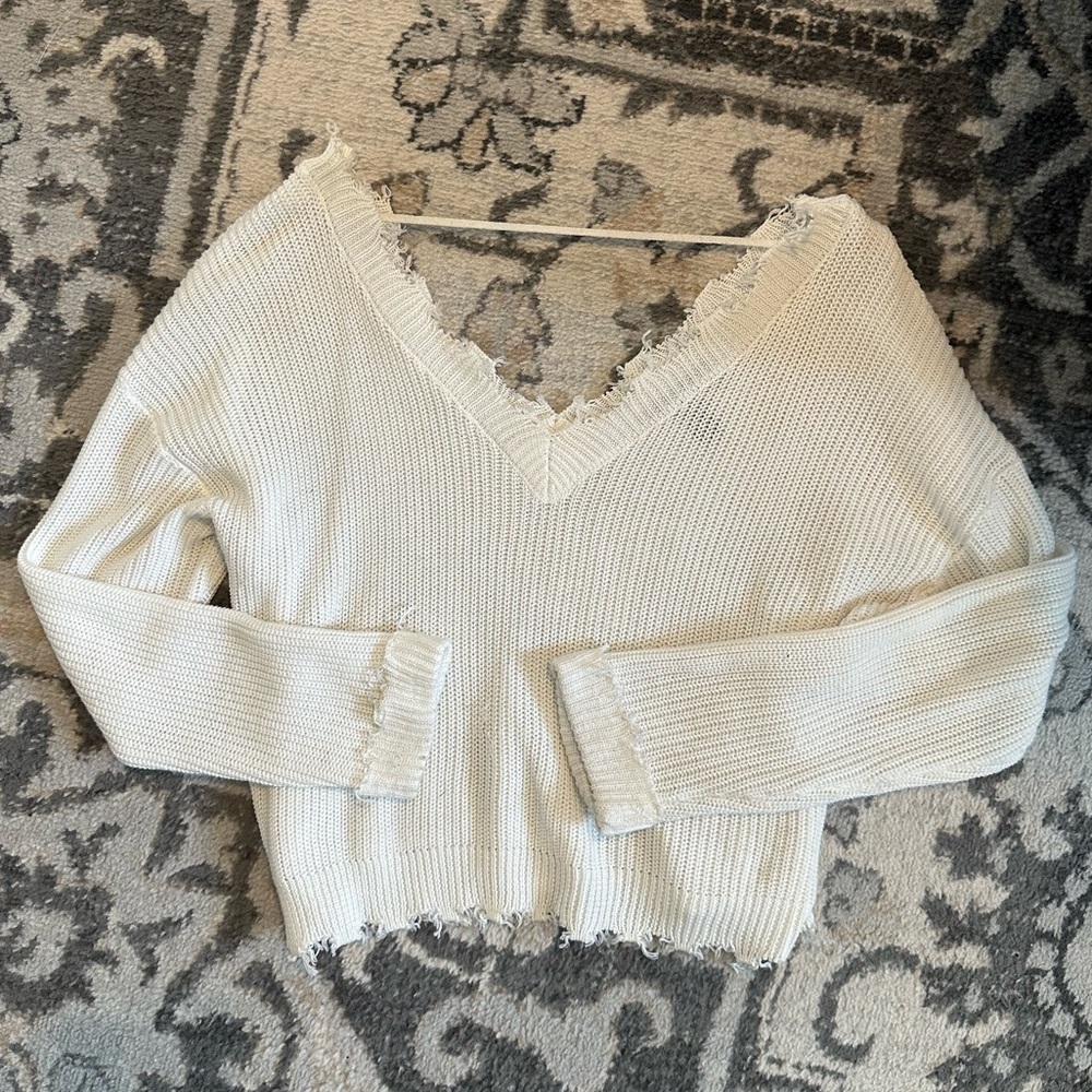 DISTRESSED SWEATER